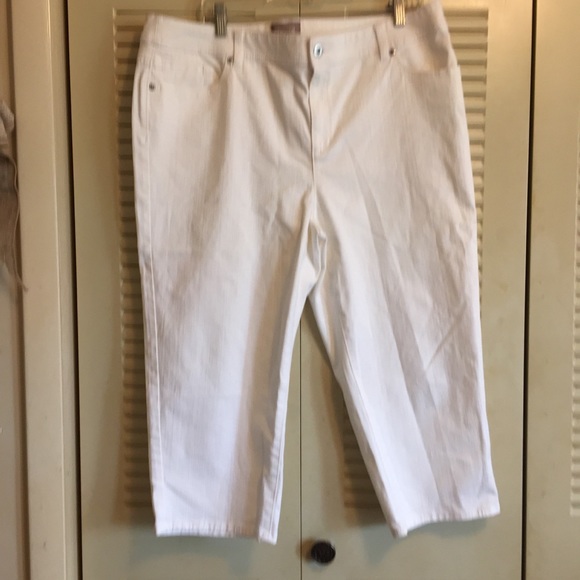 Chico’s 3 White Denim Jean Capri - Picture 2 of 10